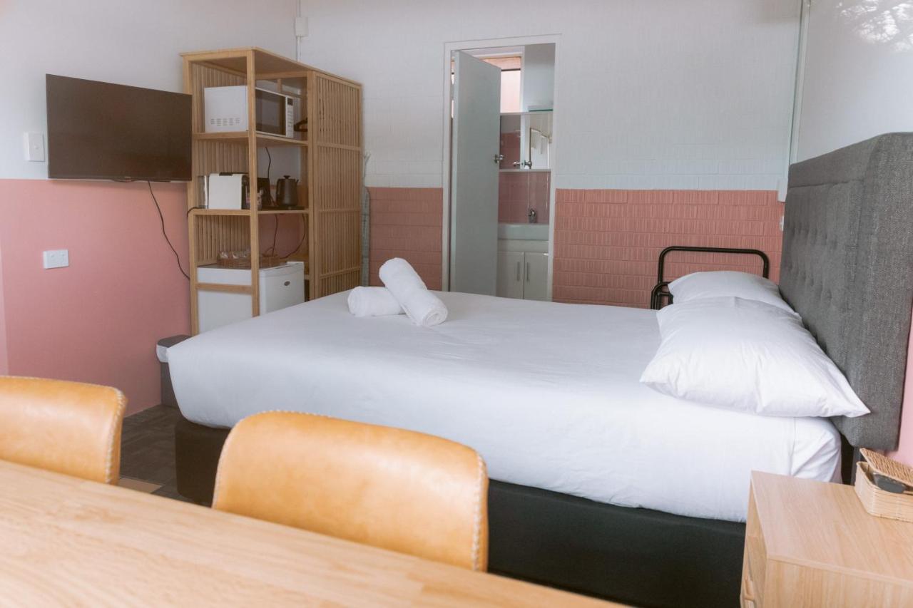 Black Swan Waterfront Motel (Adults Only) Swansea Zewnętrze zdjęcie