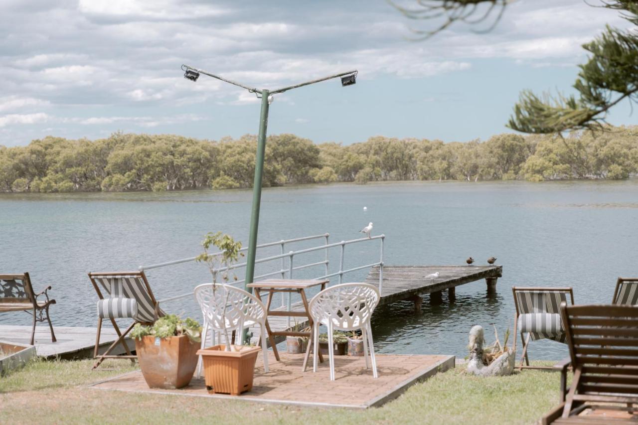 Black Swan Waterfront Motel (Adults Only) Swansea Zewnętrze zdjęcie
