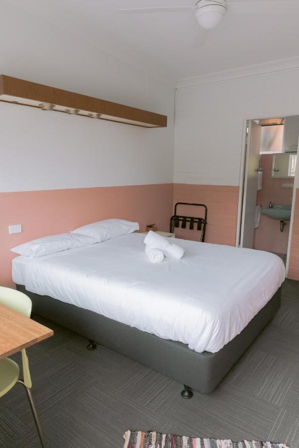 Black Swan Waterfront Motel (Adults Only) Swansea Zewnętrze zdjęcie