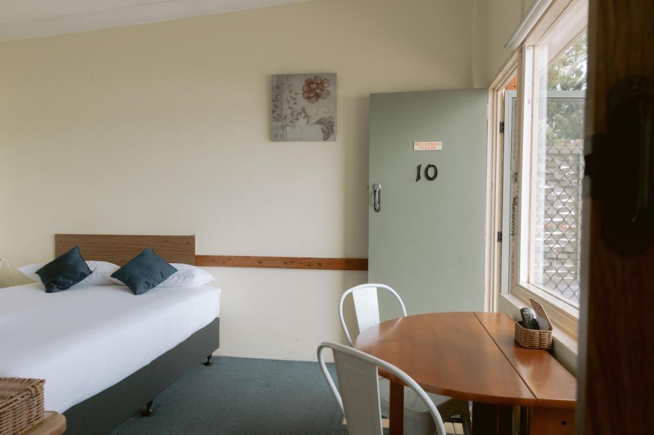 Black Swan Waterfront Motel (Adults Only) Swansea Zewnętrze zdjęcie